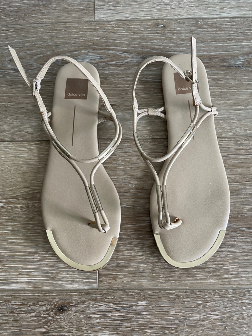 Dolce Vita Women’s Cream T-Strap Sandals Sz 10